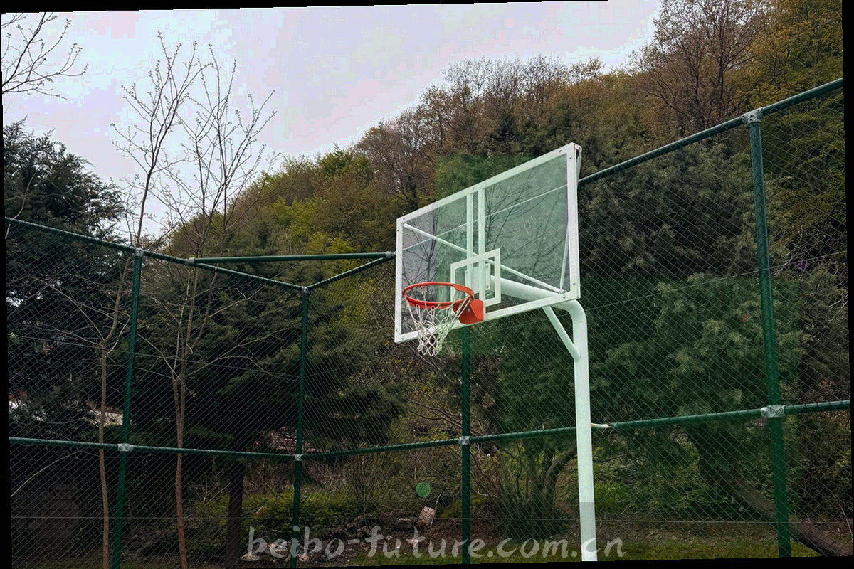 拆解后的旋钮、密封圈与滤网按流程顺序摆在台面上的档案式照片